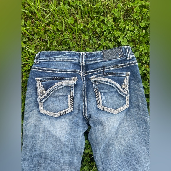 Rock & Roll Cowgirl Woman’s Low Rise Medium Wash Size 29X32 Jeans - Picture 4 of 5